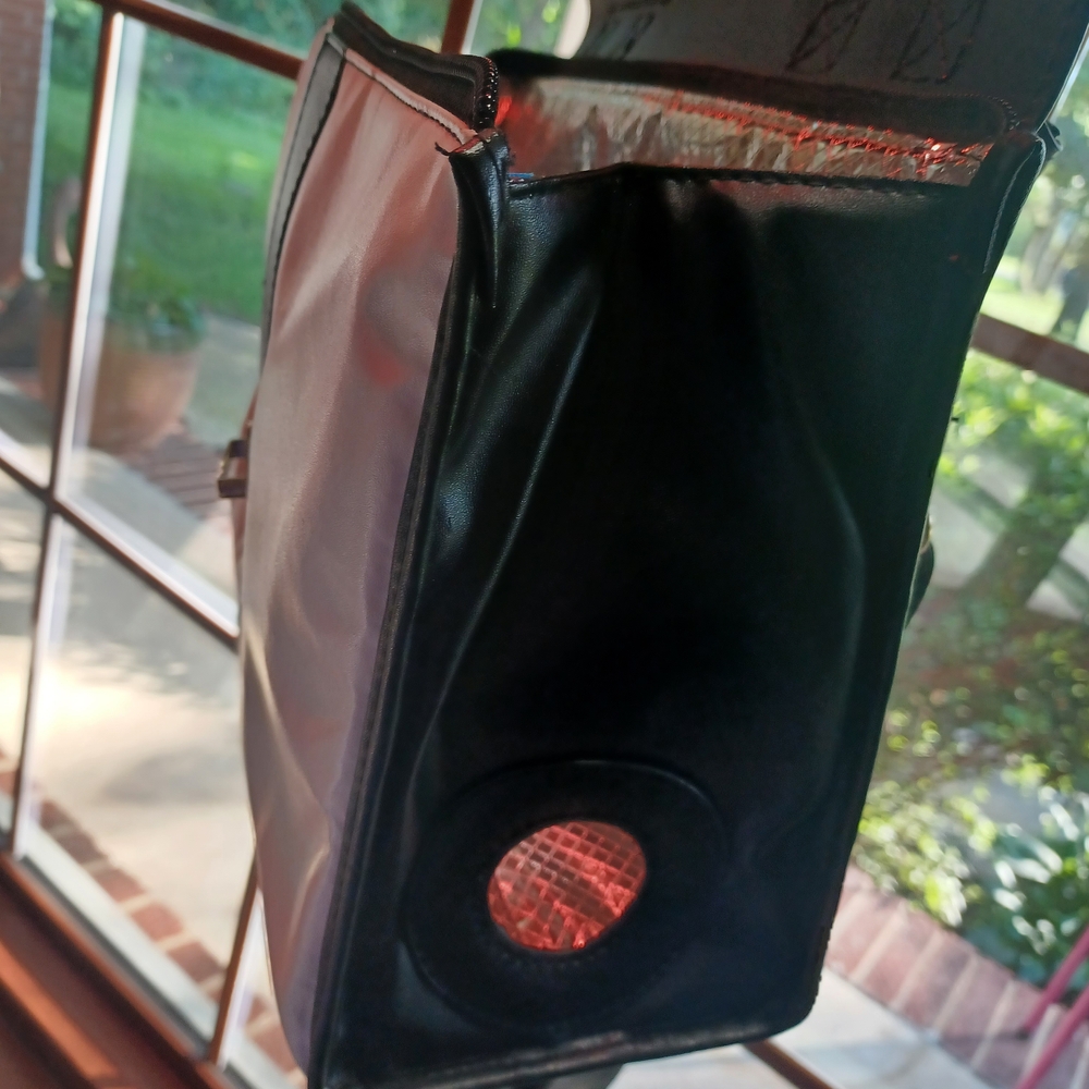 Portable Wine Cooler Black and White with Cat Design - Picture 5 of 5